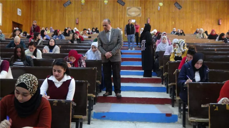 انتظام امتحانات الترم الأول ببرامج التعلم المدمج بجامعة المنيا