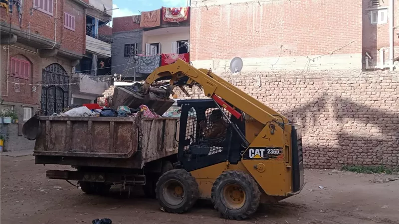 حملات نظافة وإزالة اشغالات ورفع كفاءة الإنارة بمدن وقرى كفر الشيخ