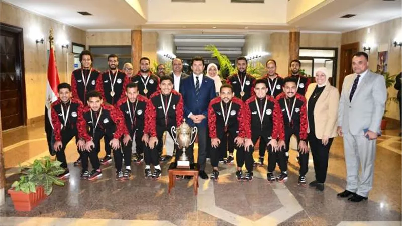 صبحي يلتقى منتخب الصم بعد تتويجه بلقب البطولة الدولية
