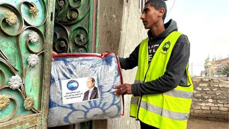 مستقبل وطن يواصل توزيع بطاطين شتاء دافئ بمركزي المنيا والعدوة