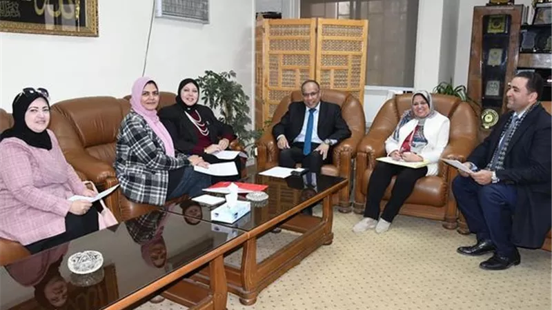 نائب رئيس جامعة القناة يستقبل رئيس لجنة سيدات الأعمال