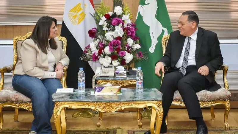 محافظ الشرقية يستقبل وزيرة الهجرة..صور