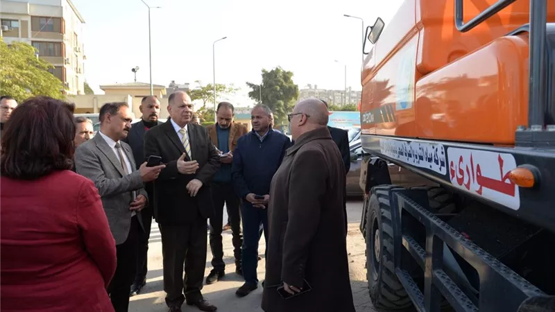 محافظ ورئيس مياه أسيوط يتفقدان جاهزية المعدات لمجابهة الأزمات.صور