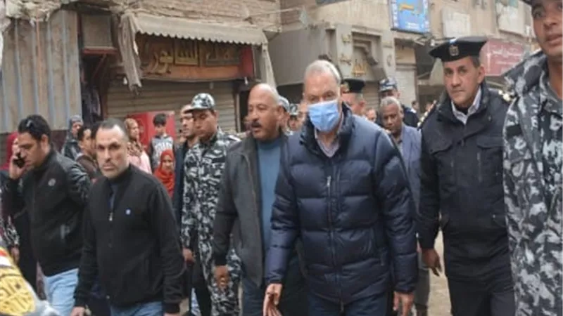 الهجان يتابع إخلاء الإشغالات بشرق شبرا الخيمة.. وتحرير ٣٩٣ محضرا