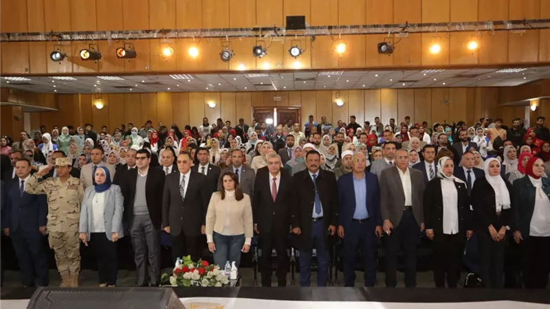 رئيس جامعةالزقازيق يشهدافتتاح فعاليات مبادرةالرئاسةمراكب النجاة