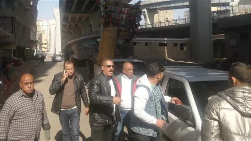 تشميع 3 مقاهى ورفع 180 اشغال وتحرير 17 محضر ببولاق..صور
