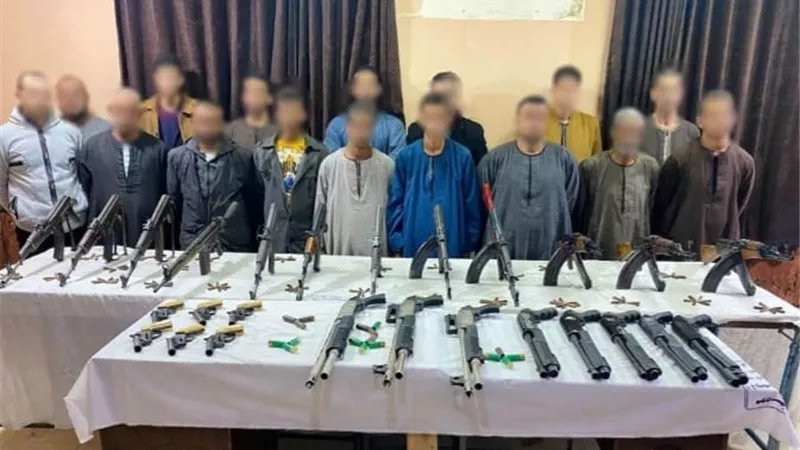 سقوط 20 شخصا من تجار 