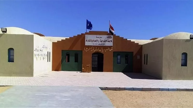 محافظ أسوان يكلف وحدة حياة كريمة بالإستماع لمطالب أهال بحيرة ناصر