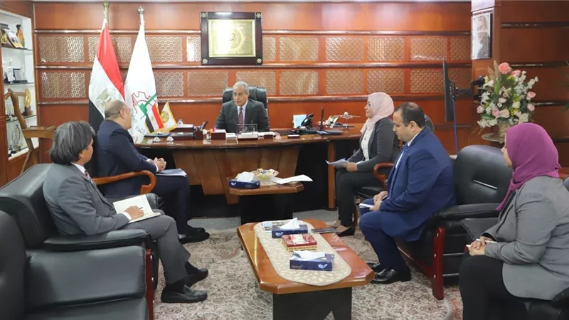 وزير القوى العاملة يبحث التعاون مع سفير الفلبين بالقاهرة