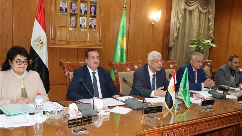 القاصد: الفترة المقبلة ستشهد مزيدا من أوجه التعاون مع المحافظة
