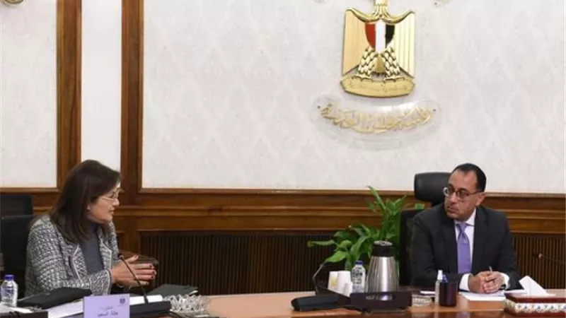 مدبولي يستعرض برنامج الحوافز الإيجابية للوصول لمعدلات إنجاب أقل