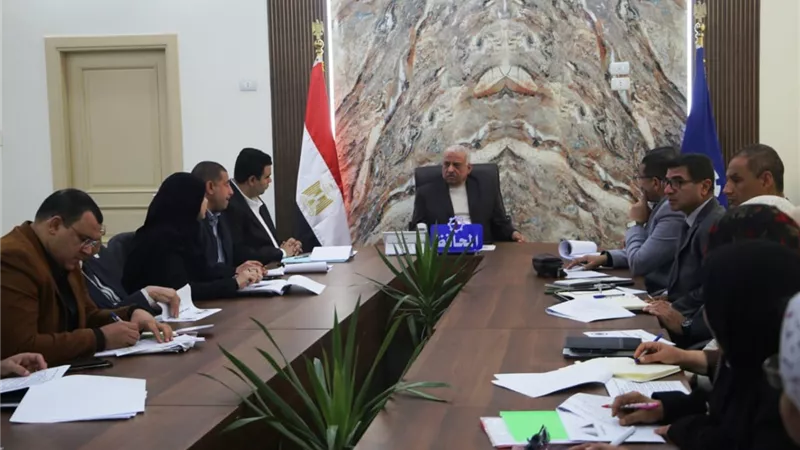 محافظ السويس يؤكد علي تكثيف العمل السكاني خلال الفترة القادمة