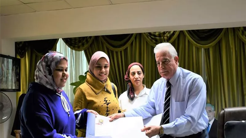 محافظ جنوب سيناء يكرم المتطوعات لتوثيق بيانات الكم المتراكم