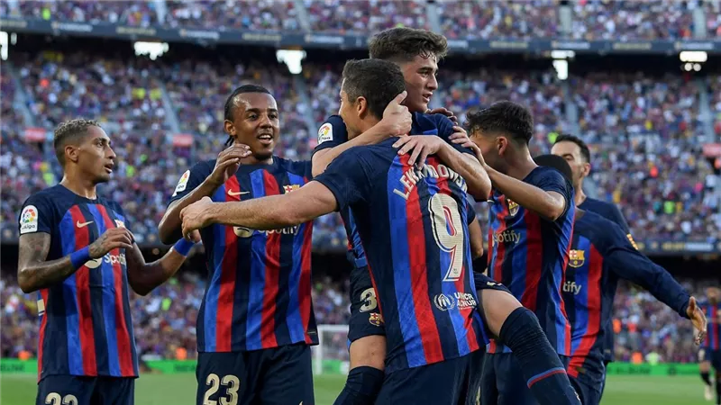 موعد والقناة الناقلة لمباراة برشلونة وريال بيتيس في الليجا