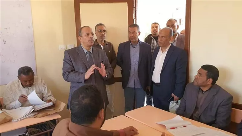 وكيل تعليم الأقصر يتفقد مقر تصحيح الشهادة الإعدادية
