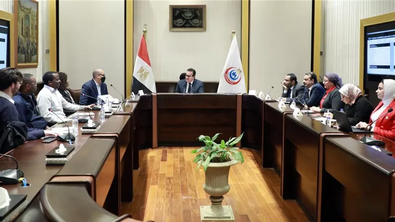 وزير الصحة يبحث تعزيز قدرات مصر في مجال إنتاج اللقاحات والأمصال