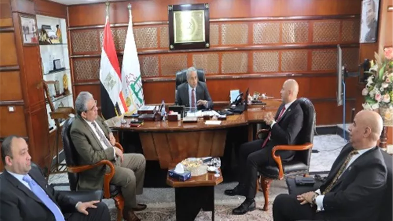 وزير القوى العاملة يبحث سبل التعاون مع وفد