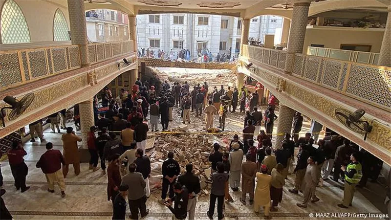 ارتفاع حصيلة قتلى تفجير مسجد بيشاور إلى 101
