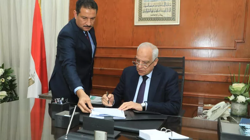 محافظ الجيزة يعتمد نتيجه الفصل الدراسى الأول للشهادة الاعدادية