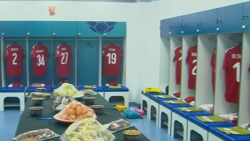شاهد بالصور .. غرفة لاعبى الأهلى قبل مباراة اوكلاند اليوم