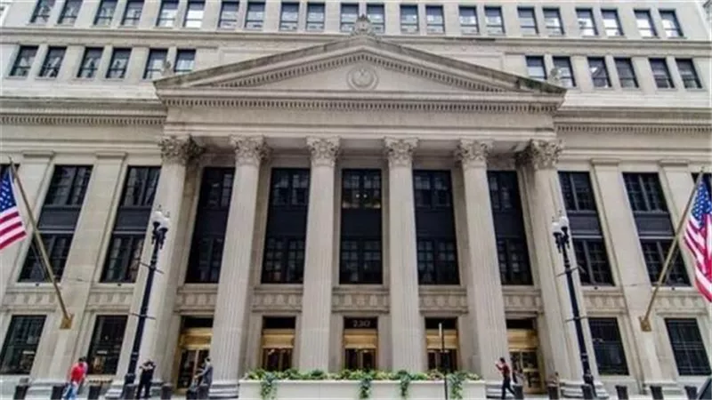 البنك الفيدرالي الأمريكي يرفع سعر الفائدة بنسبة 0.25%