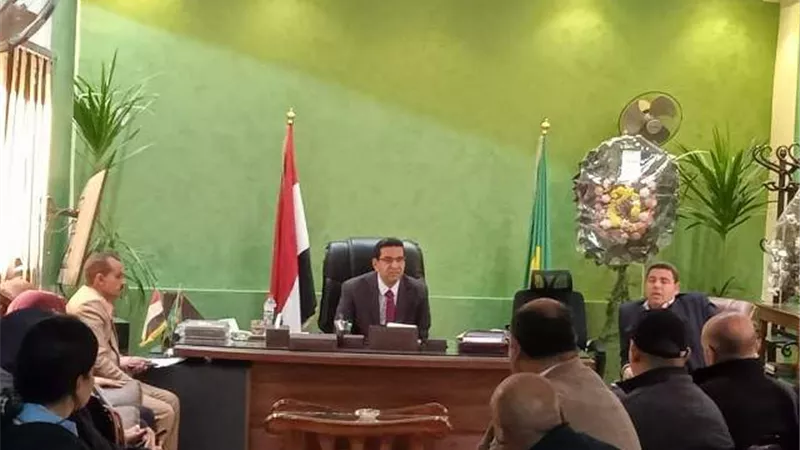 رئيس مدينة المنيا يطالب رؤساء القري بسرعةانهاء المتغيرات المكانية