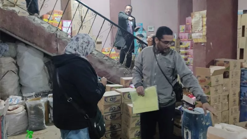 ضبط 2400 لتر منظفات مجهولة المصدر و50 كيلو لحوم فاسدة بقنا