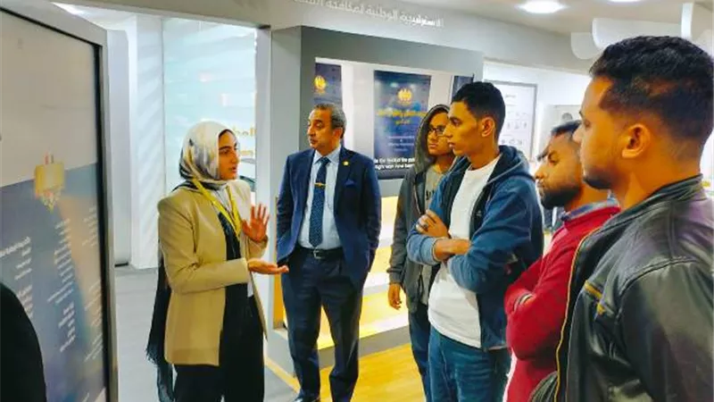 طلاب جامعة الأقصر يزورون معرض الكتاب بالقاهرة