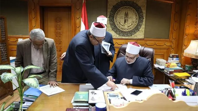 وكيل الأزهر يعتمد نتيجة الشهادتين الابتدائية والإعدادية