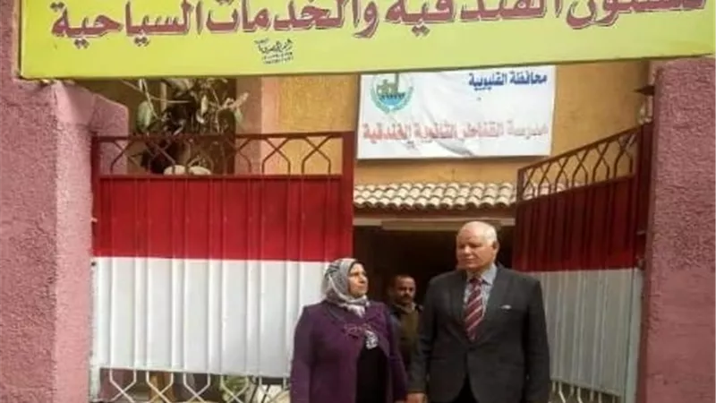 مدير التعليم الفنى بالقليوبية يتفقد مدارس القناطر