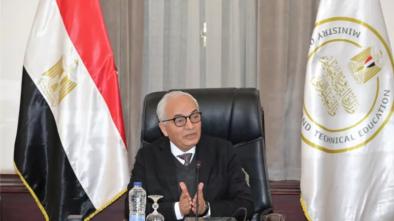 وزير التعليم يوضح طريقة احتساب درجات طلاب صفوف النقل