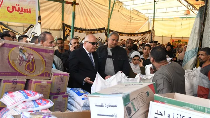 الداودى يفاجئ فروع الشركة المصرية ومعارض بيع السلع الغذائية