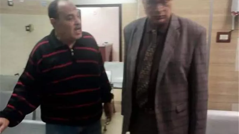 مدير التأمين الصحى بالزقازيق يفاجئ عيادتى السكر والكبد