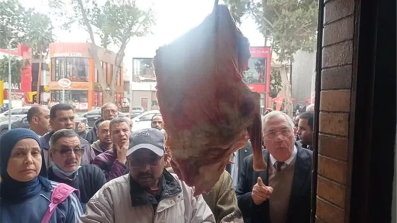 وزير الزراعة يتفقد منافذ الوزارة ويوجه بالالتزام بالأسعار المخفضة