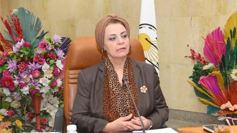 رئيس جامعة أسيوط توافق على رفع الاجر لكافة العمالة بالأجر اليومى