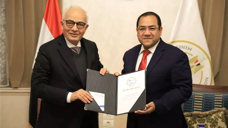 حجازي يتسلم نتيجة مسابقة 30 ألف معلم رياض أطفال ومعلم فصل