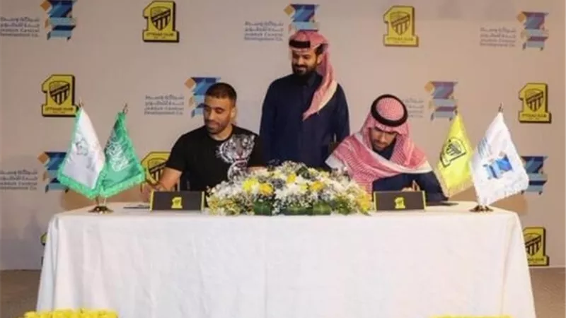 أول صورة لعبدالرازق حمد الله بعد تجديد عقده مع اتحاد جدة