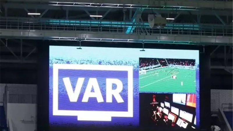 تعليق مثير من لجنة الحكام على تقنية الـ VAR