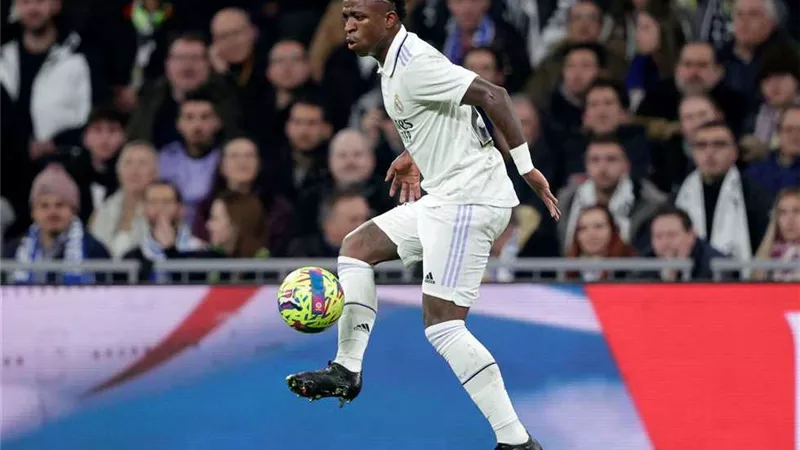 فينيسيوس يظهر بحذاء أسود مع ريال مدريد أمام فالنسيا .. اعرف السبب