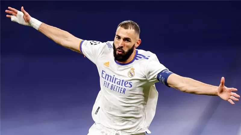 إصابة بنزيما فى مباراة ريال مدريد وفالنسيا بالدوري الإسباني