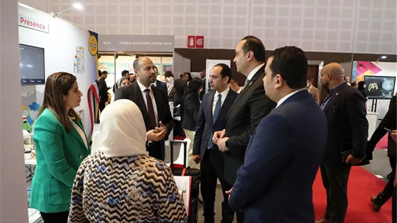 السبكى يتفقد جناح مصر بمعرض الصحة العربي 