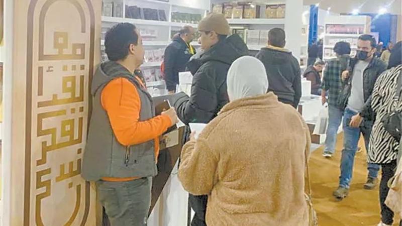 إقبال كبير علي إصدارات دار الإفتاء بمعرض القاهرة للكتاب