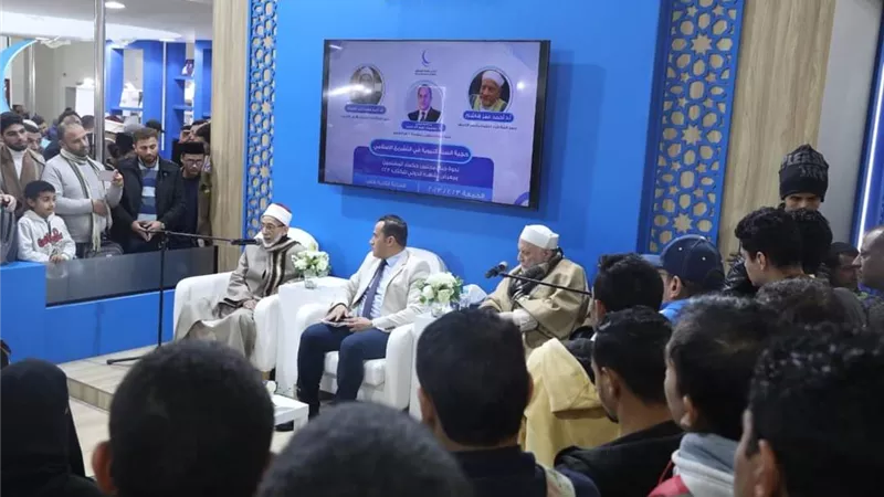 حكماء المسلمين بمعرض الكتاب يرد على المشككين في حجية السنة