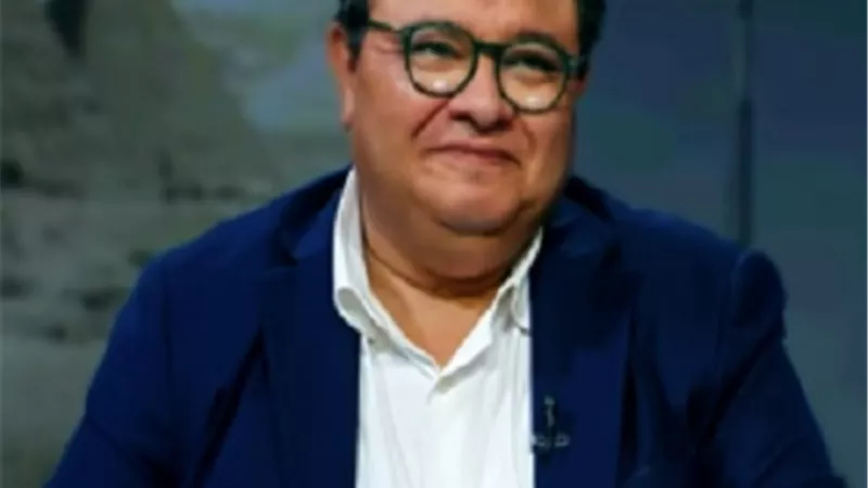 خالد جلال يشهد مسرحية 