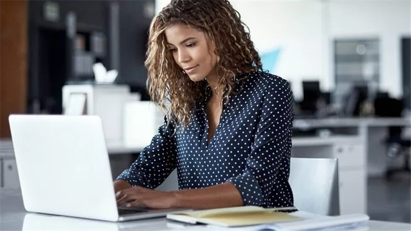 للوقاية من نزلات البرد ..نظف مكتبك يوميا