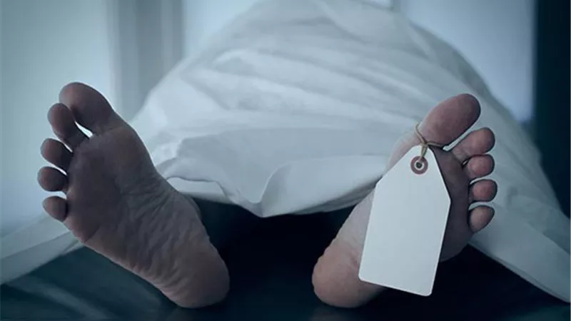 بجواره زجاجات كحول.. العثور على جثة رجل أعمال أردنى داخل فندق