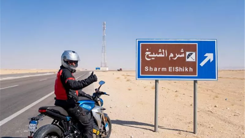 وزيرة البيئة تستقبل المغامر والناشط البيئي المصري علي عبده