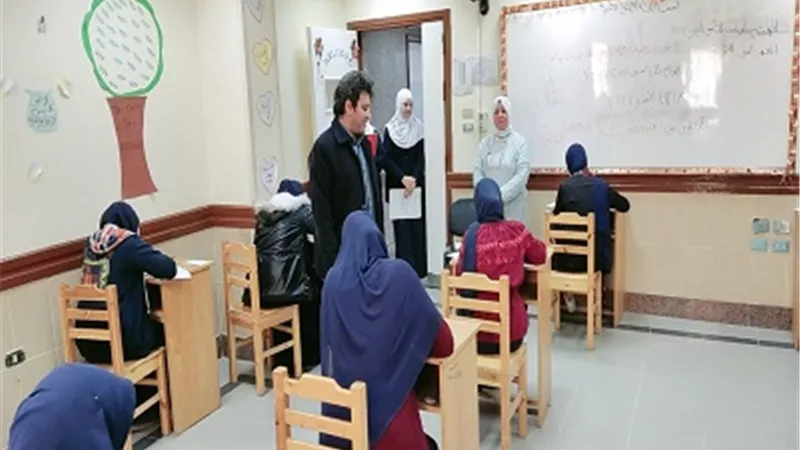 مدير التأمين الصحي ببني سويف يتفقد امتحانات المعهد الفنى للتمريض