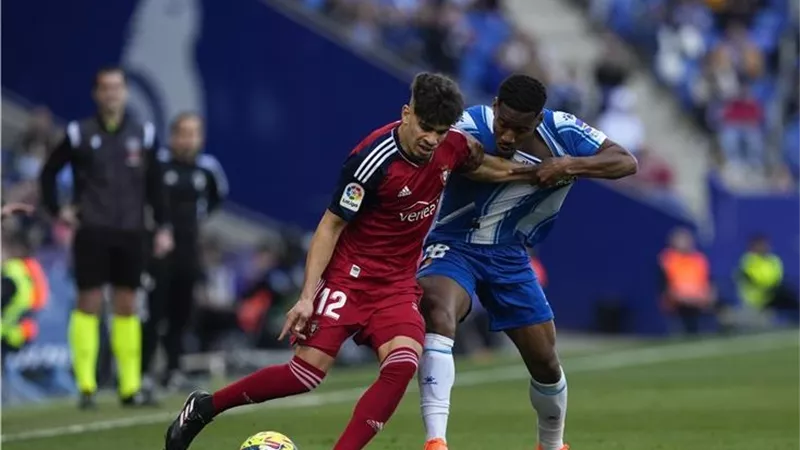 إسبانيول يخطف نقطة ويتعادل 1-1 مع أوساسونا بالدوري الإسباني