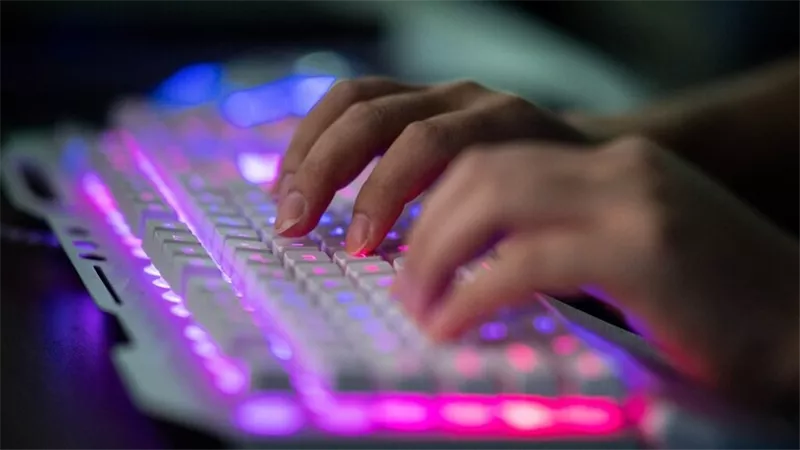 يساء استخدامها في السرقة الأدبية والاحتيال .. مخاوف من تشات جي بى تى